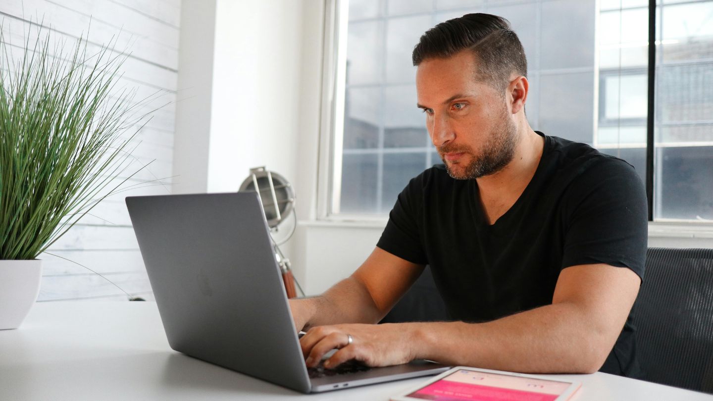 Building a Stronger Online Presence Through Real Relationships